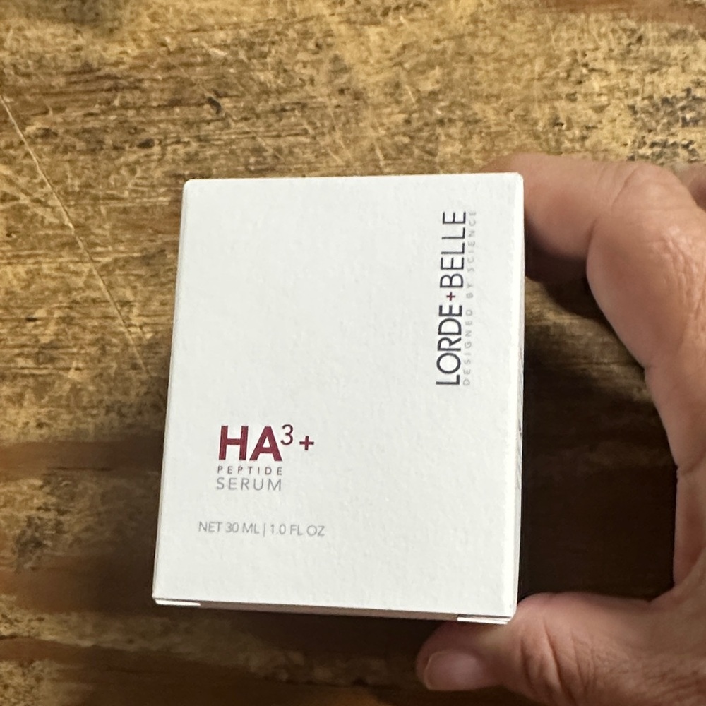Lorde + Belle HA3+ Peptide Serum — White